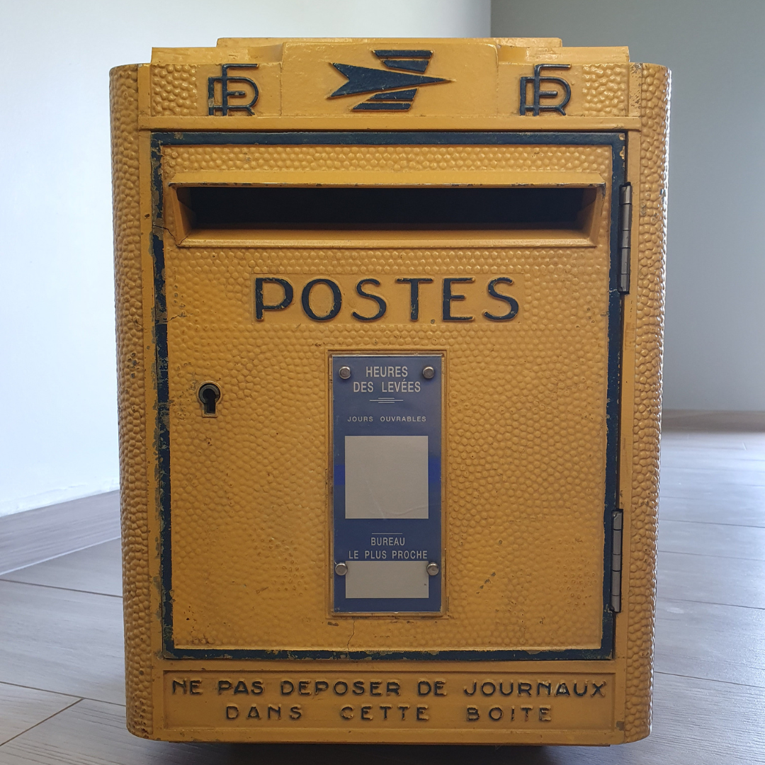 Boite aux lettre vintage de la poste